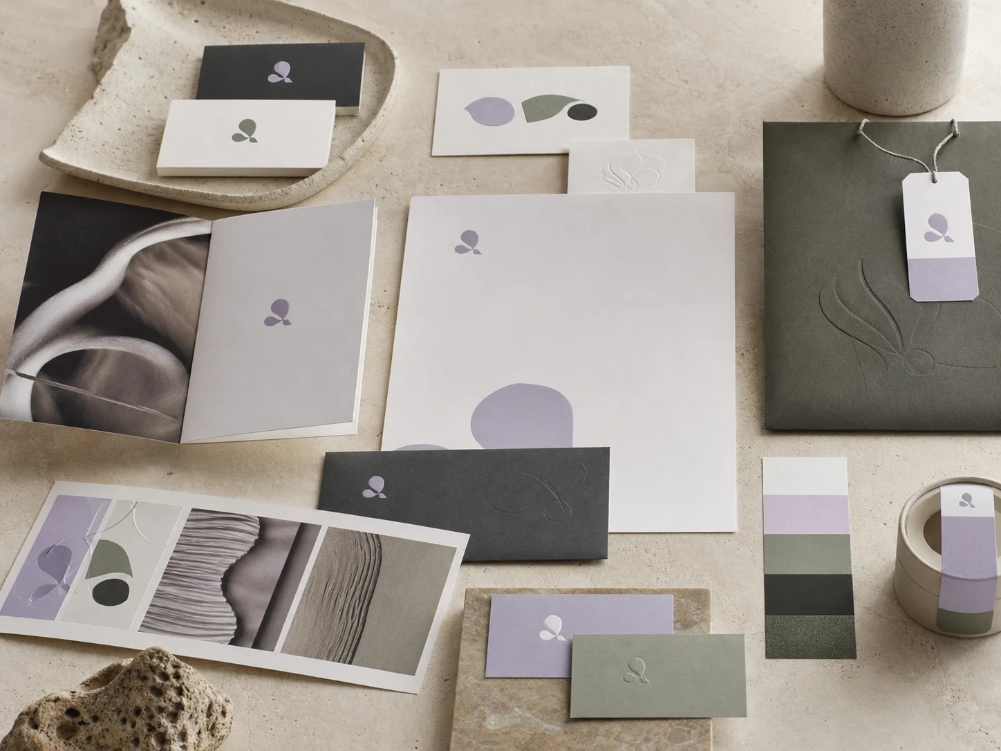 Identité visuelle, logo, cartes de visite et brochures conçus par SANIFY